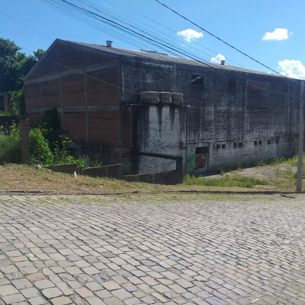 LEILÃO TERRENO URBANO COM ÁREA DE 1.296M², COM PRÉDIO COMERCIAL DE 2 PAVIMENTOS COM ÁREA EDIFICADA DE 927,20M² AVERBADOS, NA CIDADE DE CAXIAS DO SUL/RS, localizado em Caxias Do Sul - RS