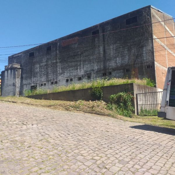 LEILÃO TERRENO URBANO COM ÁREA DE 1.296M², COM PRÉDIO COMERCIAL DE 2 PAVIMENTOS COM ÁREA EDIFICADA DE 927,20M² AVERBADOS, NA CIDADE DE CAXIAS DO SUL/RS, localizado em Caxias Do Sul - RS