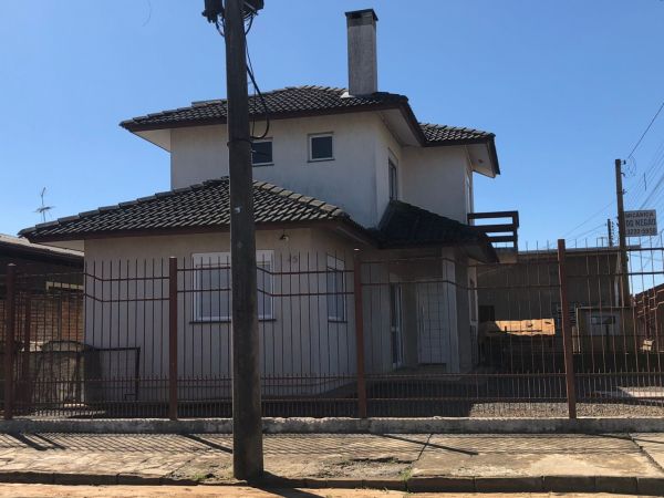 LEILÃO DE DIREITOS E AÇÕES DE UM TERRENO URBANO COM CASA DE ALVENARIA DOIS PISOS, ÁREA CONSTRUÍDA DE 100,72M², BAIRRO GASPARETO NA CIDADE DE VACARIA/RS, localizado em Vacaria - RS