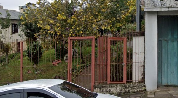 LELÃO PROPRIEDADE UM TERRENO URBANO, SOBRE O QUAL HÁ UMA CASA DE MORADIA, COM ÁREA TOTAL DE 1.172,00M², NO BAIRRO RIO BRANCO, NA CIDADE DE CAXIAS DO SUL/RS,, localizado em Caxias Do Sul - RS