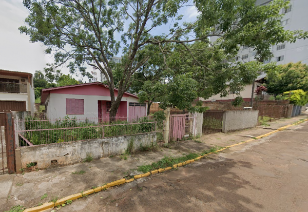 TERRENO URBANO COM ÁREA DE 484M², COM CASA E BENFEITORIAS, EM PALMEIRA DAS MISSÕES/RS, localizado em Palmeira Das Missões - RS, bairro Centro