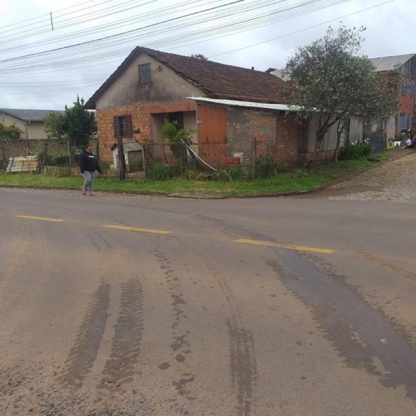 LEILÃO DE TERRENO URBANO, COM ÁREA DE 300M², NO BAIRRO NOSSA SENHORA DA OLIVEIRA, NA CIDADE DE VACARIA/RS, COM BENFEITORIAS NÃO AVERBADAS NA MATRÍCULA, localizado em Vacaria - RS