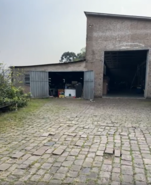 LEILÃO DE TERRENO URBANO, COM BENFEITORIAS NÃO AVERBADAS NA MATRÍCULA, COM ÁREA DE 3.660,34M², SITO NO BAIRRO PANAZZOLO, NA CIDADE DE CAXIAS DO SUL/RS, localizado em Caxias Do Sul - RS