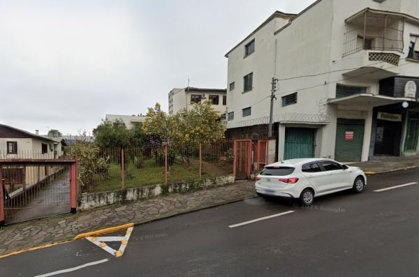 LELÃO PROPRIEDADE UM TERRENO URBANO, SOBRE O QUAL HÁ UMA CASA DE MORADIA, COM ÁREA TOTAL DE 1.172,00M², NO BAIRRO RIO BRANCO, NA CIDADE DE CAXIAS DO SUL/RS,, localizado em Caxias Do Sul - RS