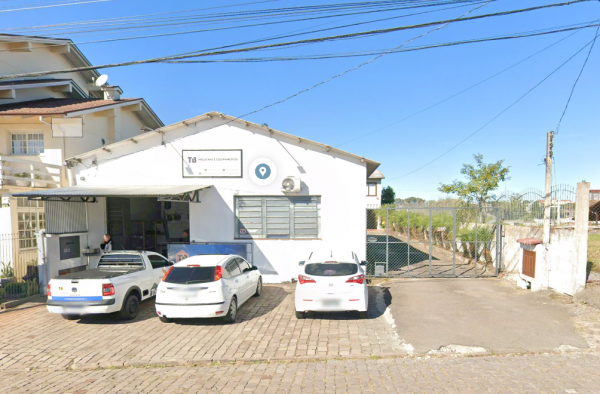LEILÃO DE TERRENO URBANO COM ÁREA DE 356,50M², COM PAVILHÃO DE 140,00M² E DEMIAS CONSTRUÇÕES, NA CIDADE DE BENTO GONÇALVES/RS, localizado em Bento Gonçalves - RS