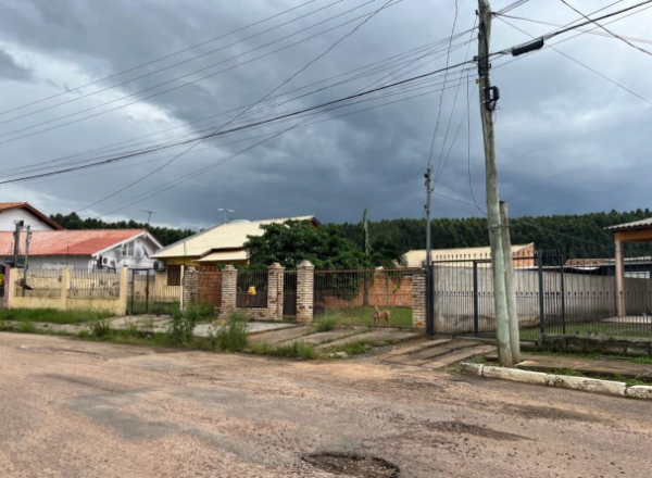 LEILAÕ DE LOTE URBANO DE 381,54M², COM CASA NÃO AVERBADA NA MATRÍCULA, NA RUA ELIS REGINA, 347, B. JARDIM DOS LAGOS, NA CIDADE DE GUAÍBA/RS, localizado em Guaíba - RS