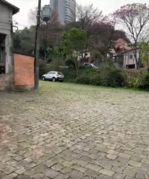 LEILÃO DE TERRENO URBANO, COM BENFEITORIAS NÃO AVERBADAS NA MATRÍCULA, COM ÁREA DE 3.660,34M², SITO NO BAIRRO PANAZZOLO, NA CIDADE DE CAXIAS DO SUL/RS, localizado em Caxias Do Sul - RS