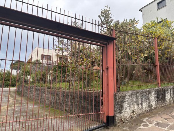 LELÃO PROPRIEDADE UM TERRENO URBANO, SOBRE O QUAL HÁ UMA CASA DE MORADIA, COM ÁREA TOTAL DE 1.172,00M², NO BAIRRO RIO BRANCO, NA CIDADE DE CAXIAS DO SUL/RS,, localizado em Caxias Do Sul - RS