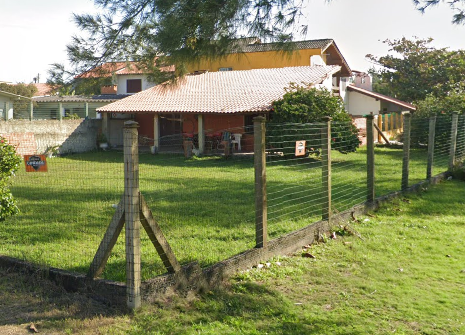 LEILÃO DE UM TERRENO URBANO, COM ÁREA DE 350,00M², COM BENFEITORIA NÃO AVERBADA NA MATRÍCULA (CASA DE ALVENARIA), SITO À PRAIA DE IMBÉ/RS, localizado em Imbé - RS