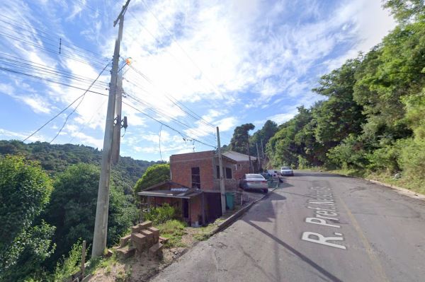 LEILÃO DE TERRENO URBANO COM ÁREA DE 271,50M², COM CONSTRUÇÃO NÃO AVERBADA, GRAMADO/RS, localizado em Gramado - RS