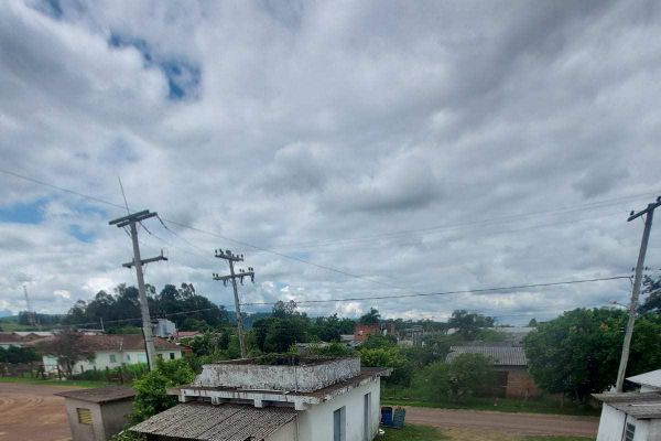 LEILÃO: TERRENO URBANO COM BENFEITORIAS RES. E COM. NA VILA PALMEIRA EM SANTO ANTÔNIO DA PATRULHA/RS, localizado em Santo Antônio Da Patrulha - RS