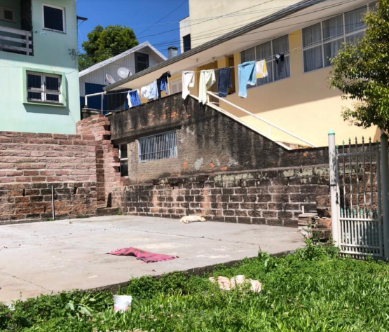 LEILÃO: APTO NO 2° PAVIM. DE COND. RES., COM PRÉDIO RES. MISTO COM 2 PAVIM. EM CAXIAS DO SUL/RS, localizado em Caxias Do Sul - RS, bairro Cristo Redentor
