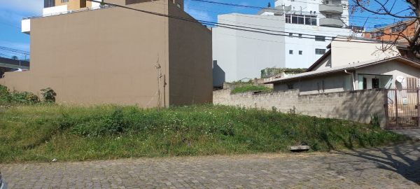 TERRENO URBANO COM ÁREA DE 375,00M², SEM BENFEITORIAS, SITO AO B. SAGRADA FAMÍLIA EM CAXIAS DO SUL/RS, localizado em Caxias Do Sul - RS, bairro Sagrada Família