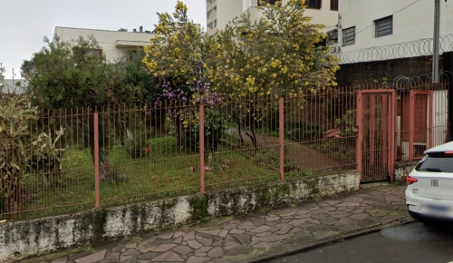 Nua propriedade de um terreno urbano, com uma casa de moradia e 1.172,00m², em caxias do sul/rs
