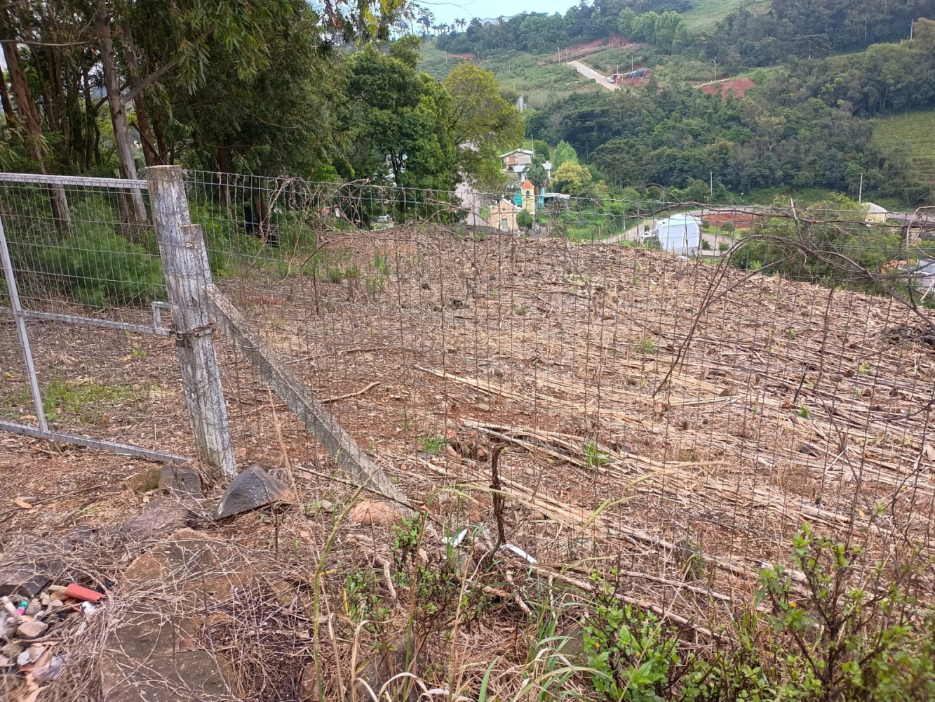 Terreno no Caminhos da Eulália (foto 2 de 3)