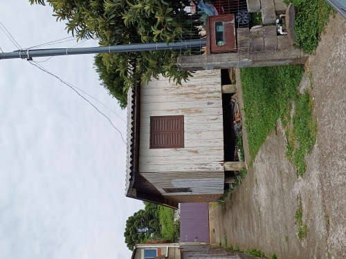 Lote urbano, com área de 360,00m², onde está edificada uma casa de madeira (não averbada), sito ao bairro cidade nova, na cidade de caxias do sul/rs